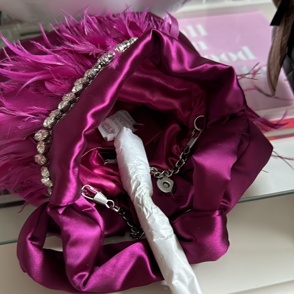 Little violet satin handbag with gems and feathers never used New - Picture 5 of 5